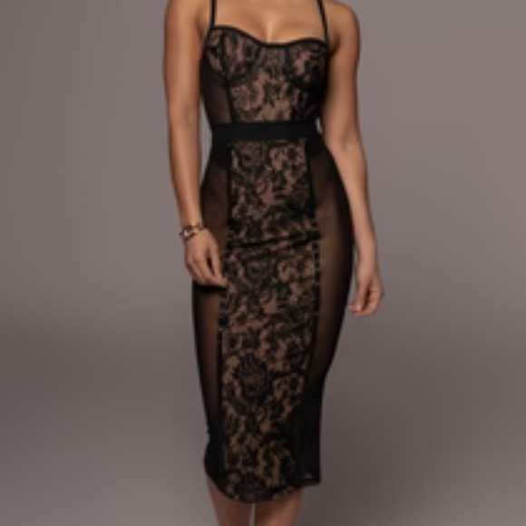 Elegant Black Lace Skirt Set - Picture 2 of 4